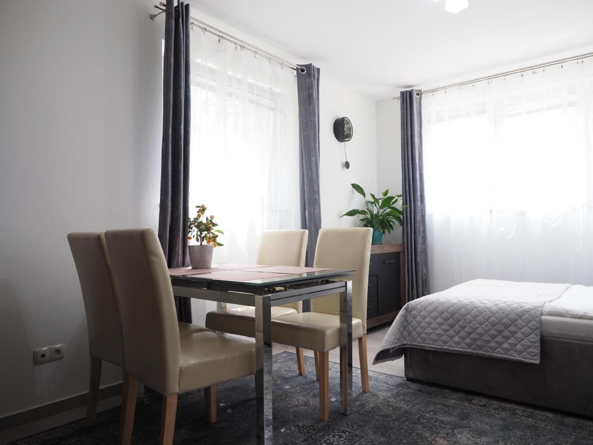 Adobe Apartment - Przytulny I Free Parking Вроцлав Экстерьер фото
